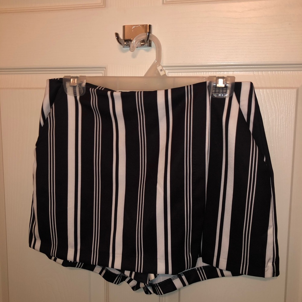 Skort - Picture 2 of 2